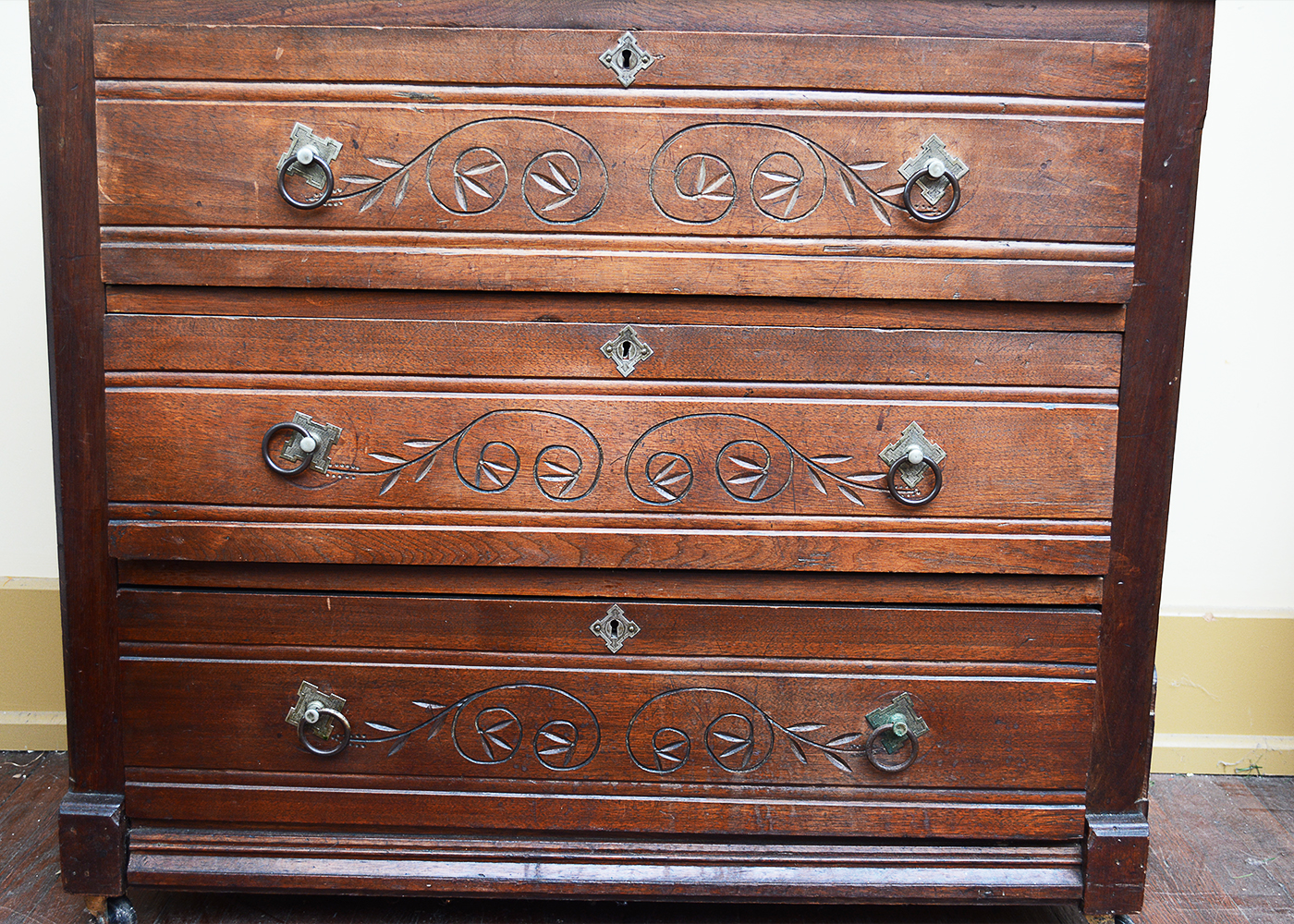 Victorian Eastlake Style Dresser With Mirror