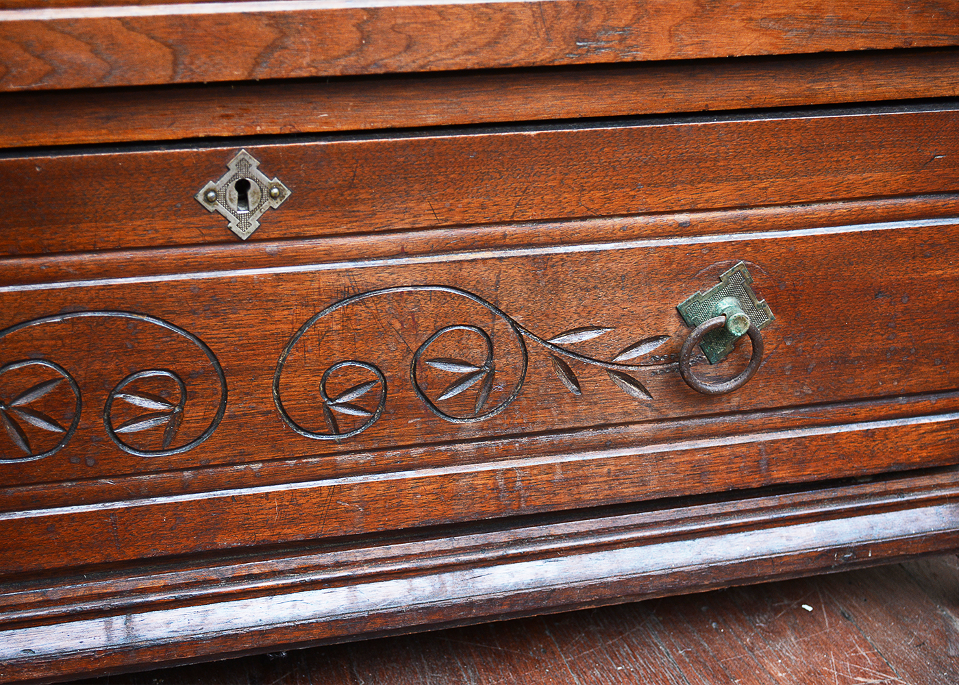 Victorian Eastlake Style Dresser With Mirror