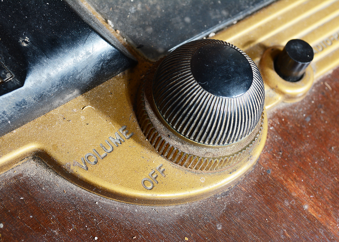 1940s Zenith Radio and Record Player Console