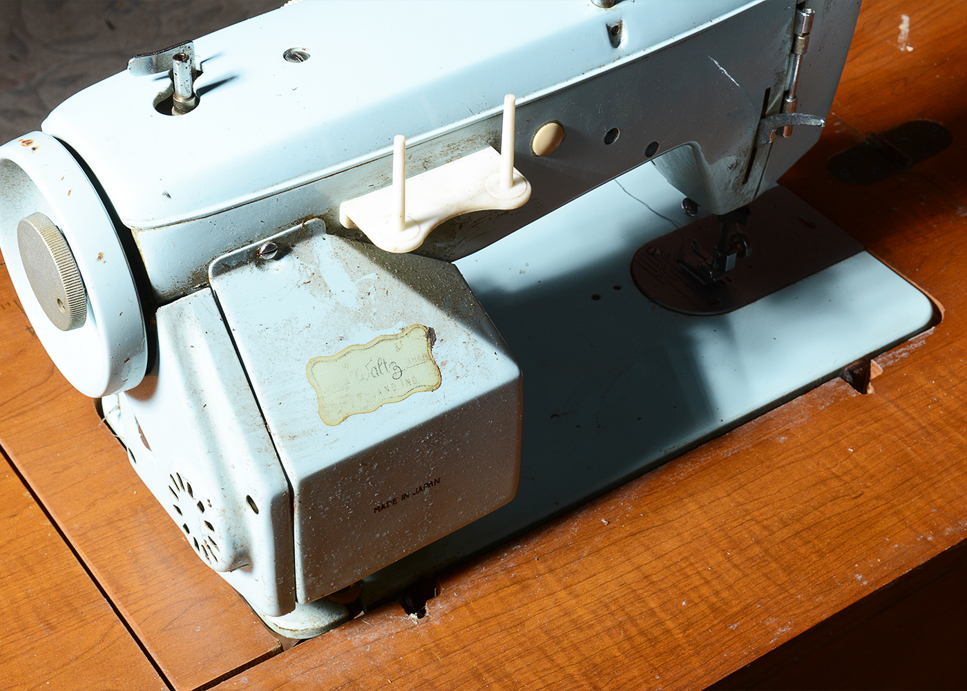 Vintage Sewing Cabinet with "Dial N' Sew" Sewing Machine