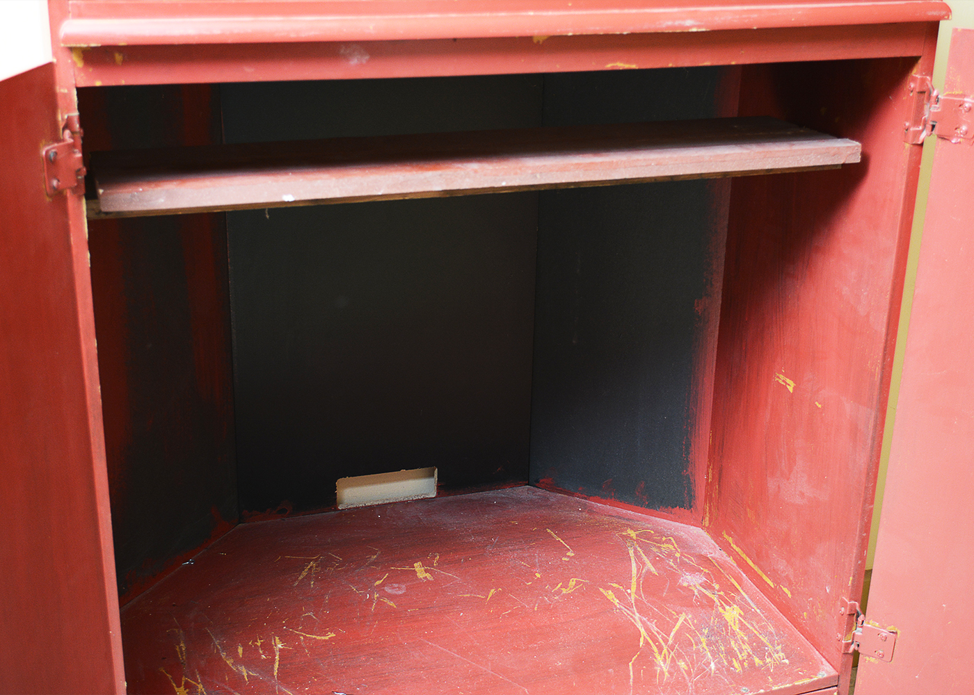 Red-Painted Country-Style Entertainment Cabinet