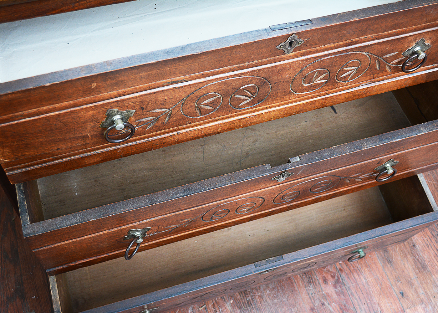 Victorian Eastlake Style Dresser With Mirror