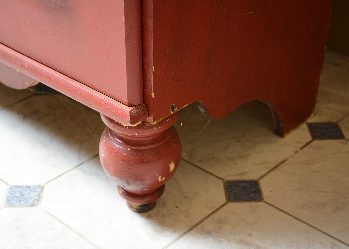 Red-Painted Country-Style Entertainment Cabinet