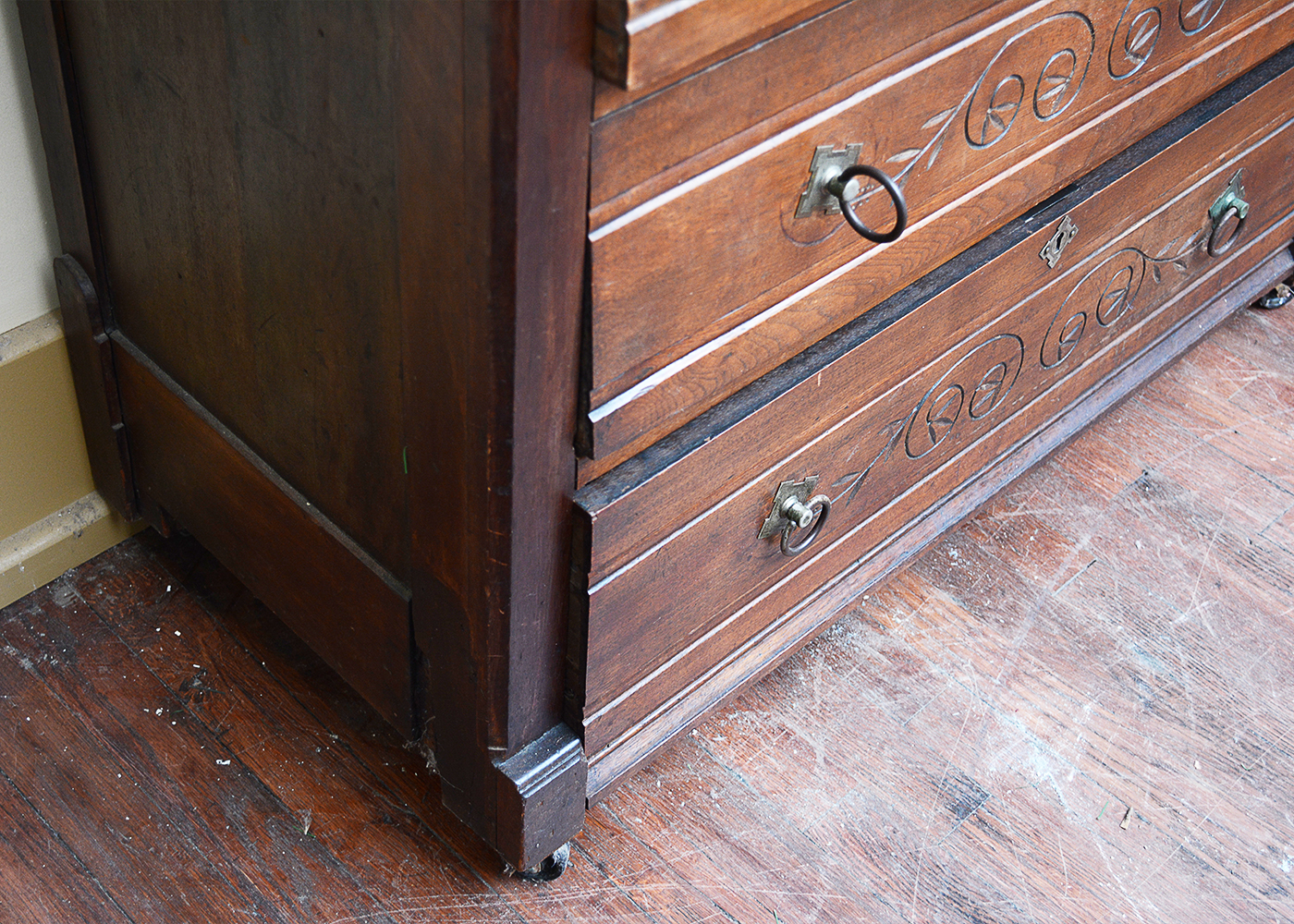Victorian Eastlake Style Dresser With Mirror