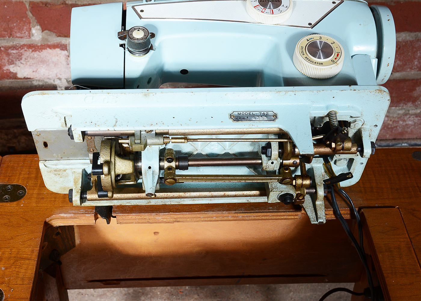 Vintage Sewing Cabinet with "Dial N' Sew" Sewing Machine