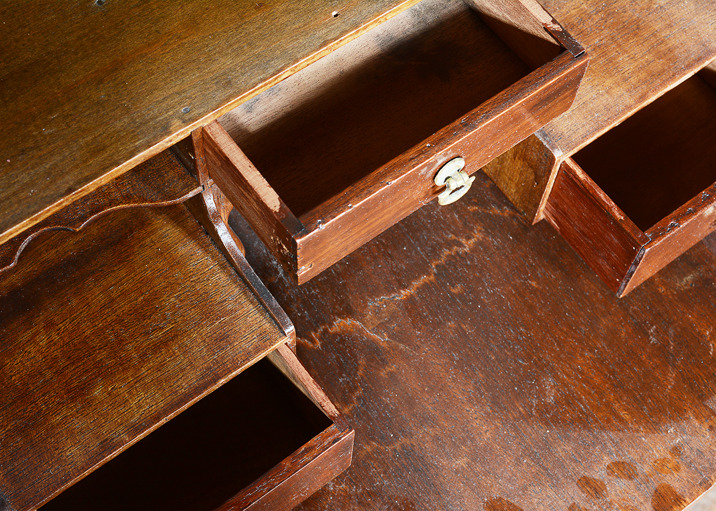 Early 20th Century Colonial Manufacturing Co. Mahogany Secretary Desk