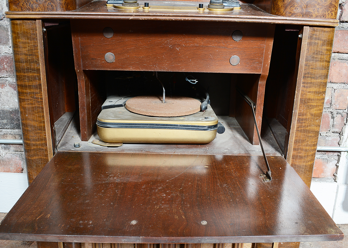 1940s Zenith Radio and Record Player Console