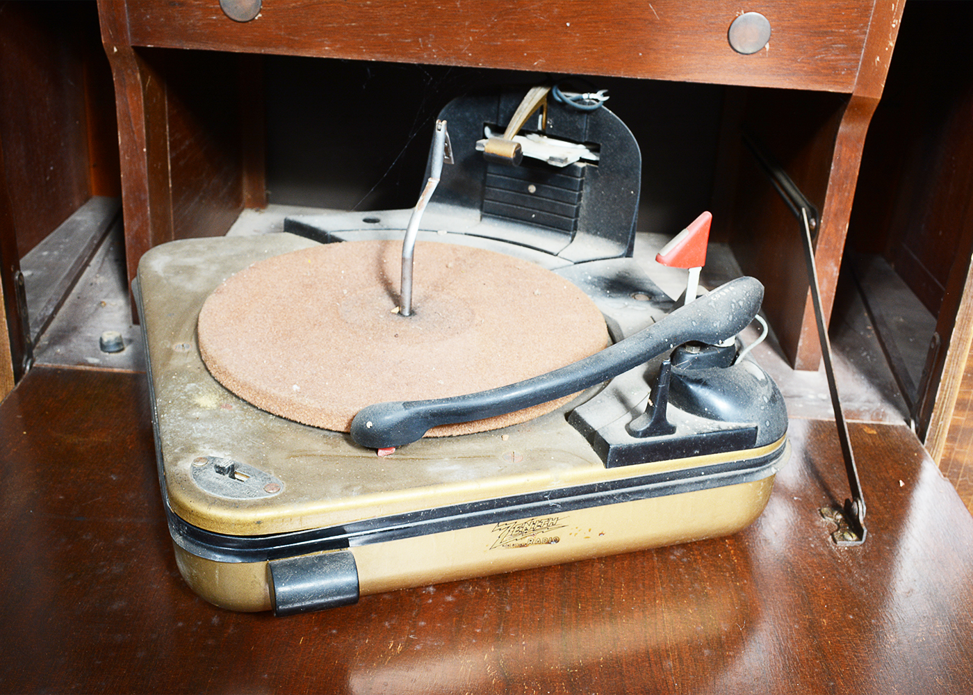 1940s Zenith Radio and Record Player Console