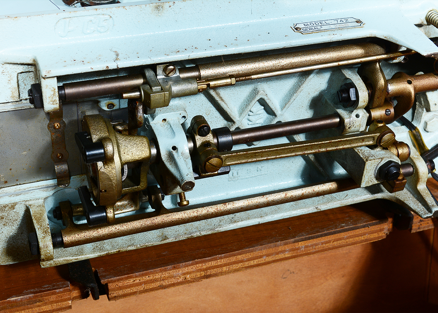 Vintage Sewing Cabinet with "Dial N' Sew" Sewing Machine