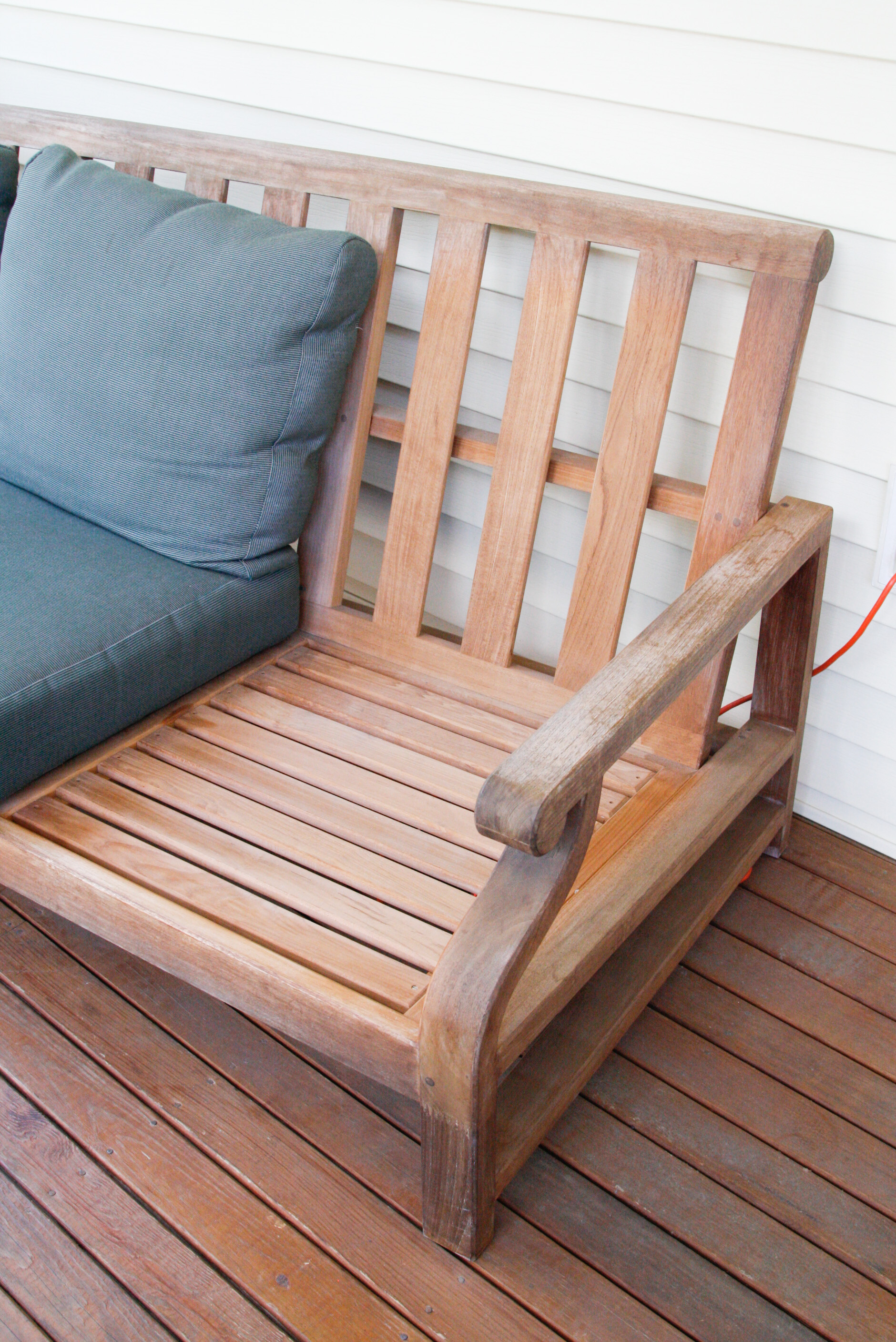 Kingsley-Bate Nantucket Teak Wood Sofa with Coffee Table