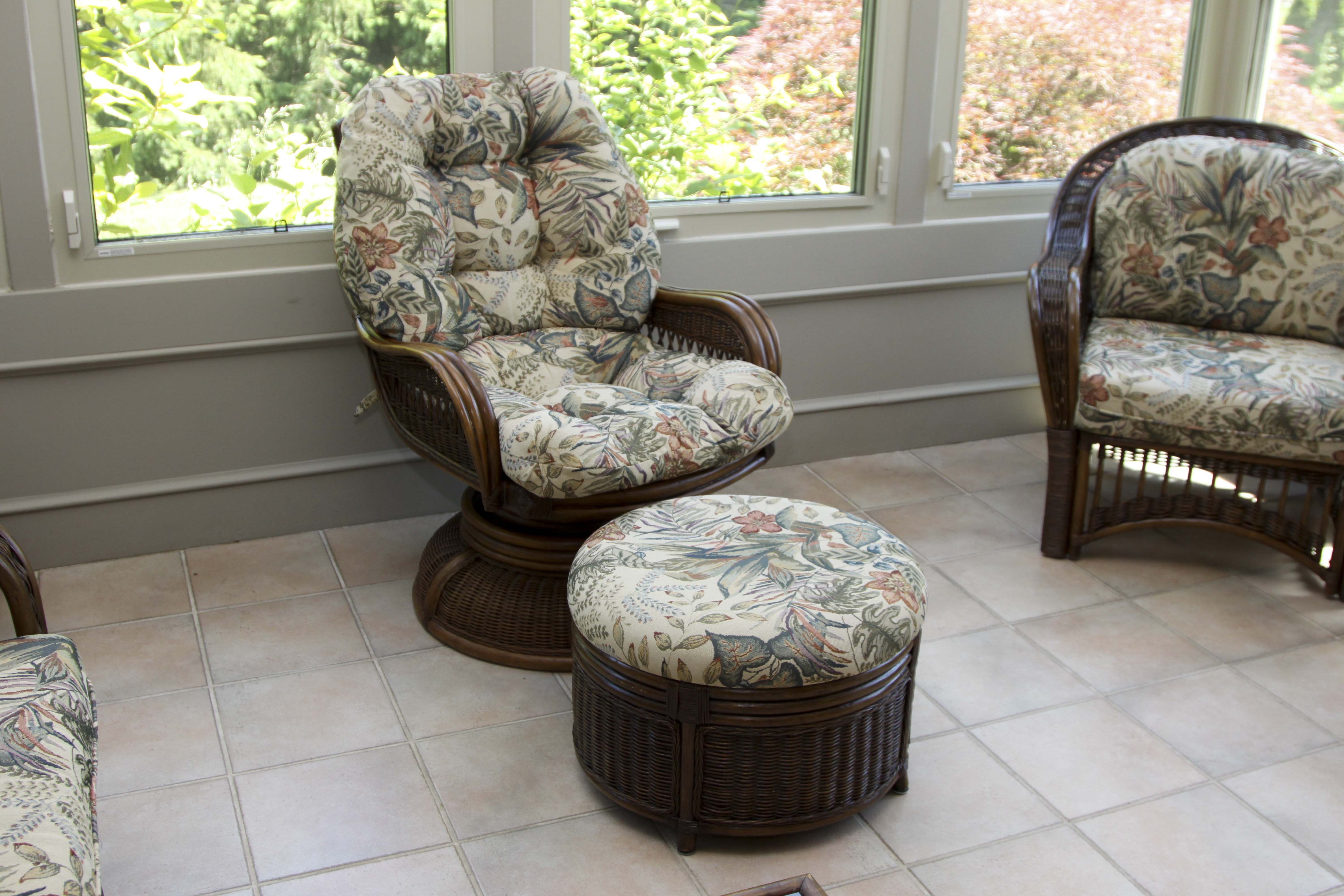 Wicker Swivel Arm Chair with Ottoman