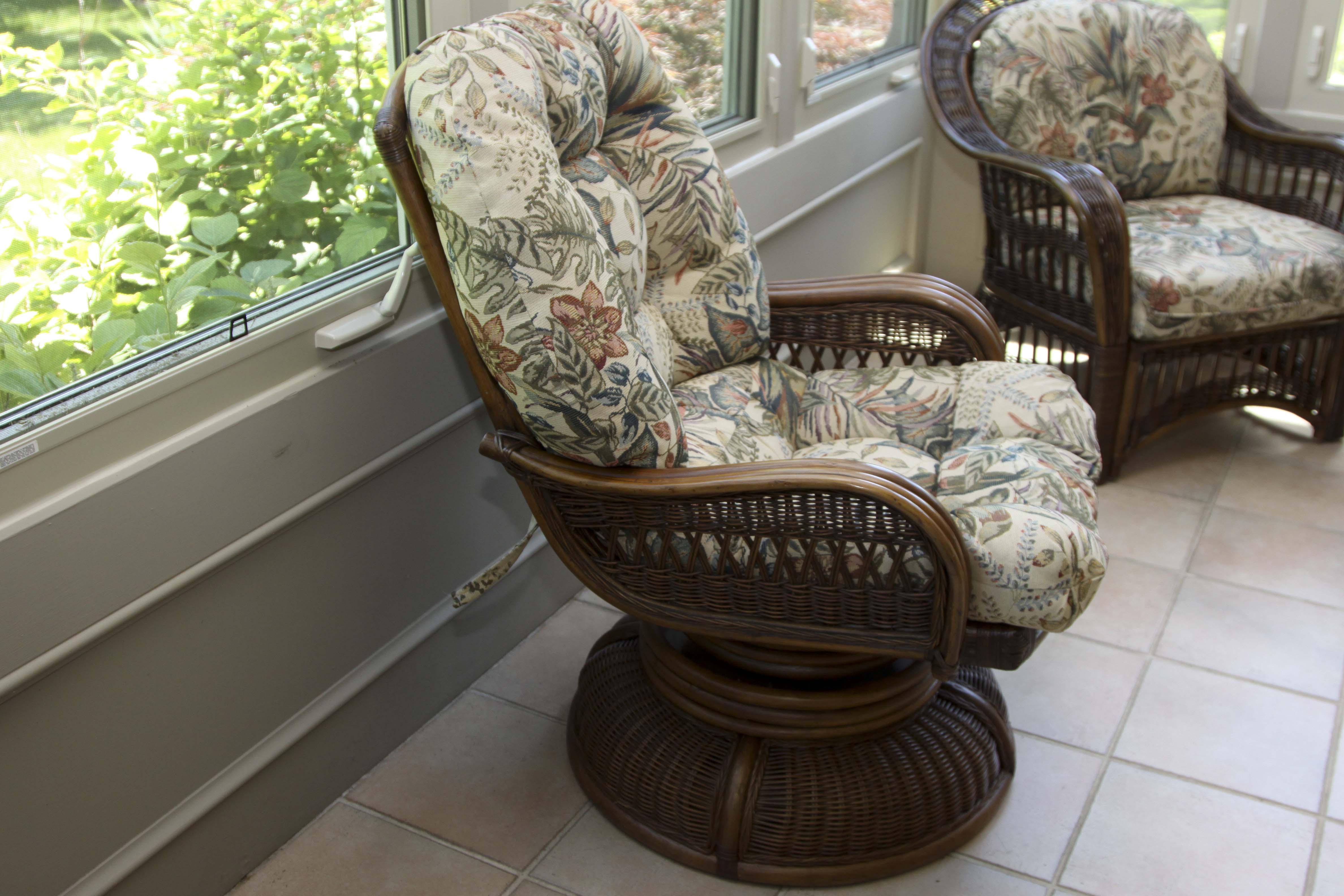 Wicker Swivel Arm Chair with Ottoman