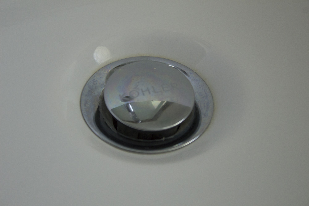 Saint Thomas White Ceramic Pedestal Sink