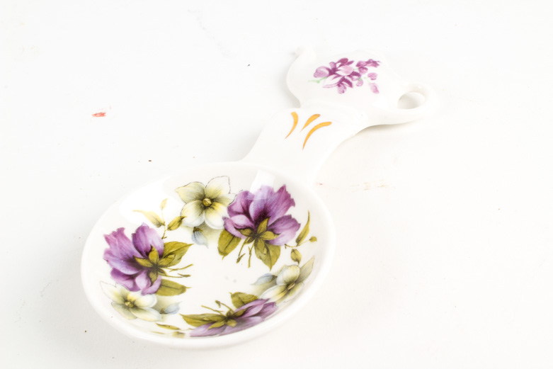 Violet-Themed Fine China Tableware