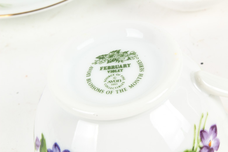 Violet-Themed Fine China Tableware