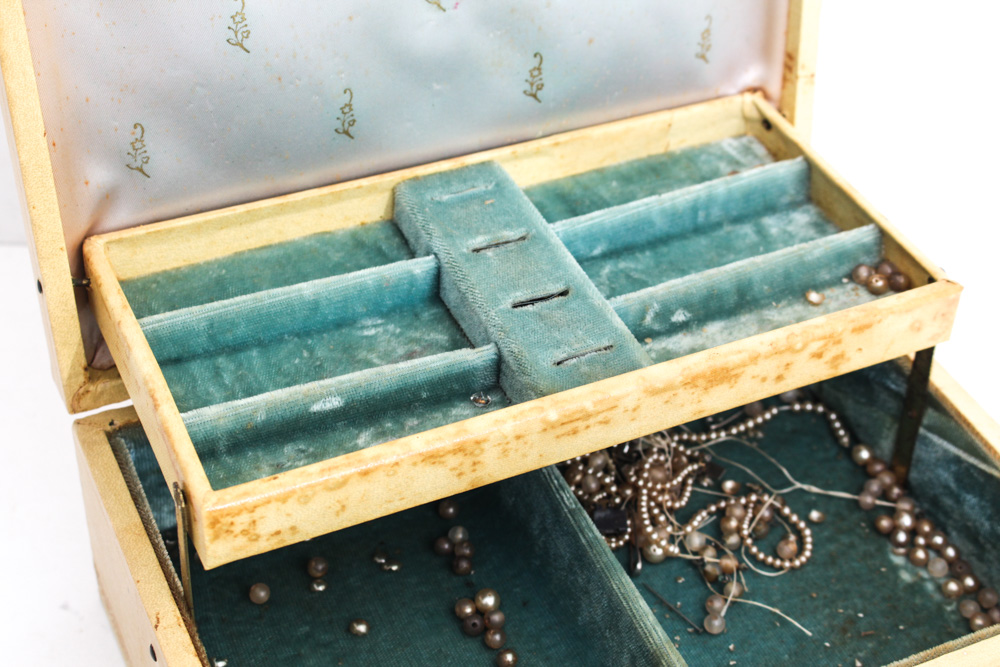 Vintage Jewelry Boxes And Vanity Cases