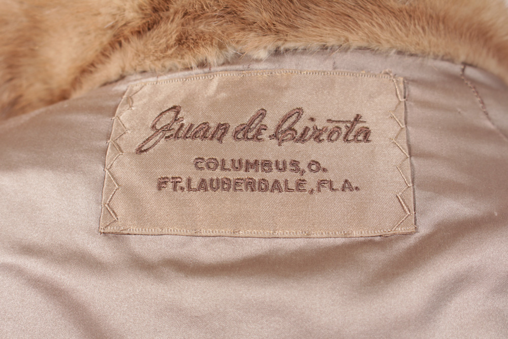 Vintage Juan de Cirota Capelet