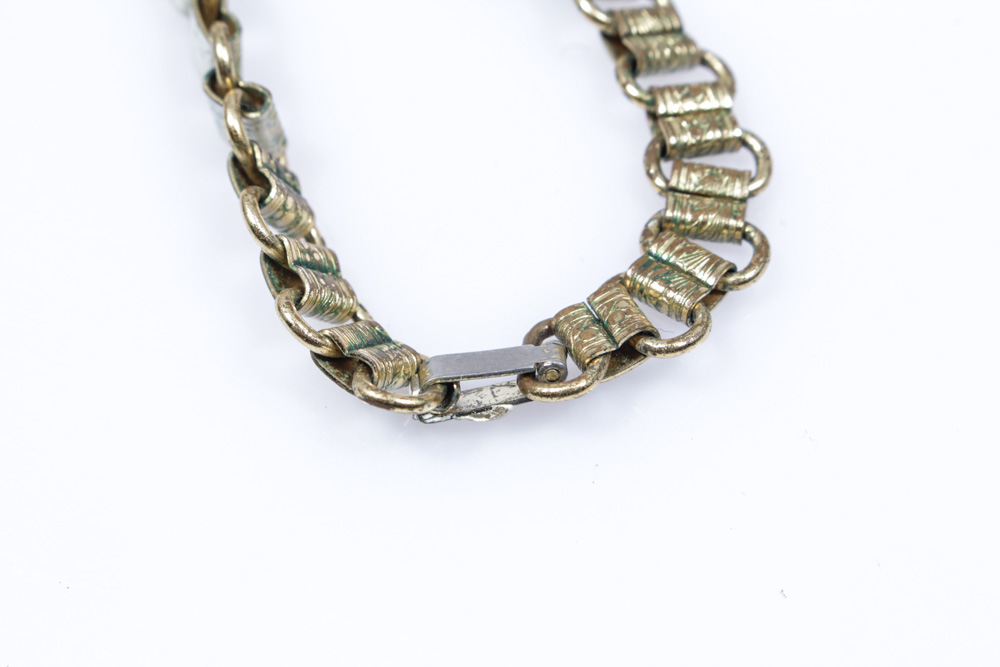 Floral Necklace With Brooch