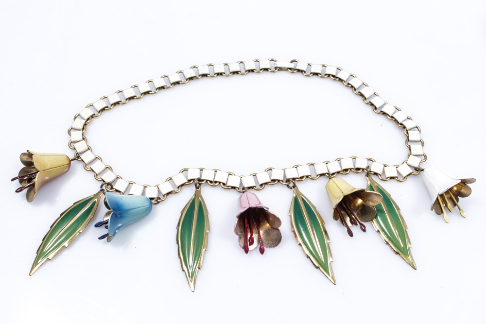 Floral Necklace With Brooch