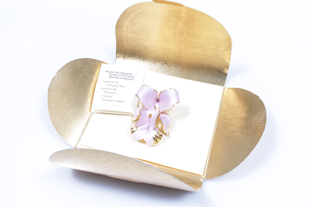 Floral Necklace With Brooch