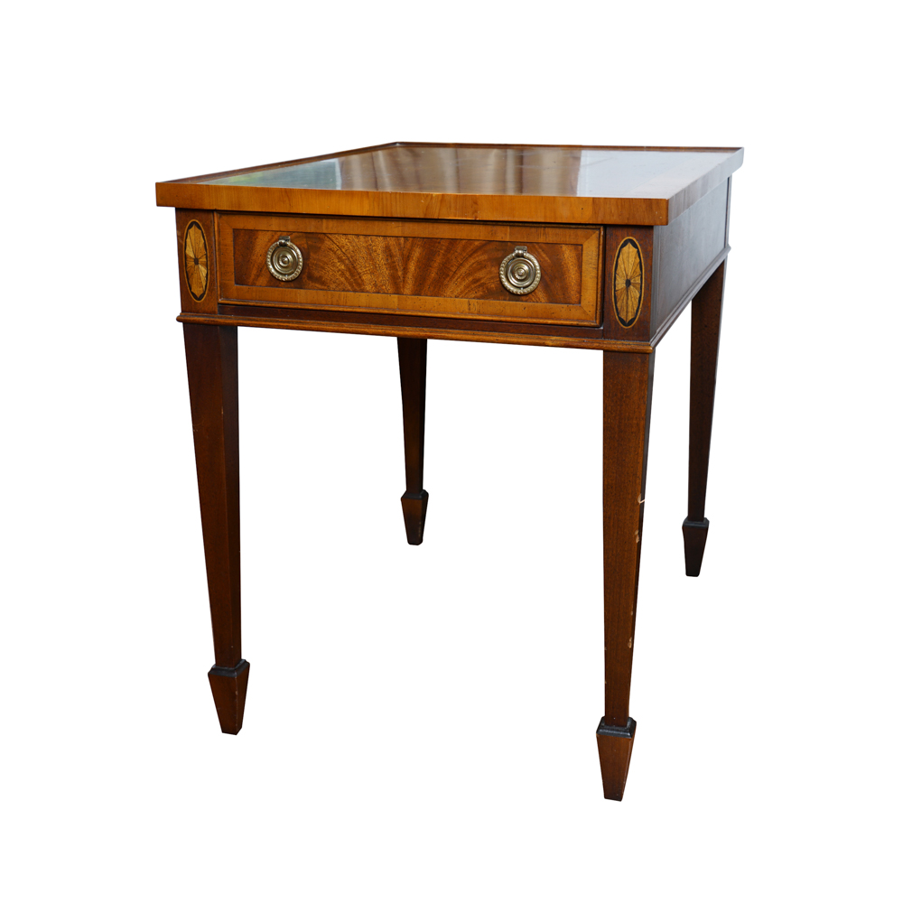 Vintage Hepplewhite Style Mahogany End Table by Hekman