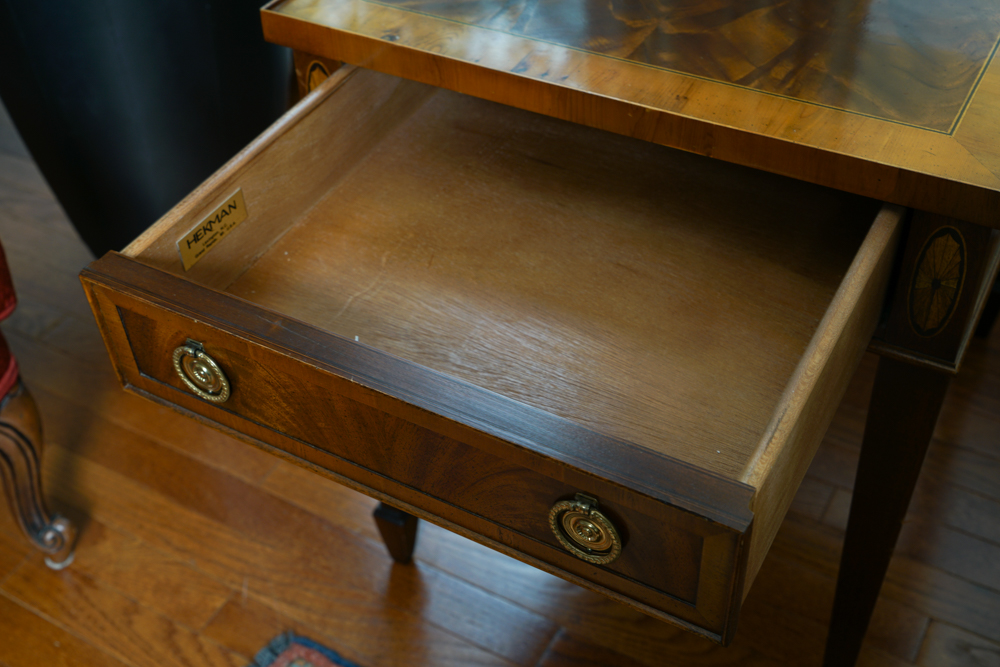 Vintage Hepplewhite Style Mahogany End Table by Hekman