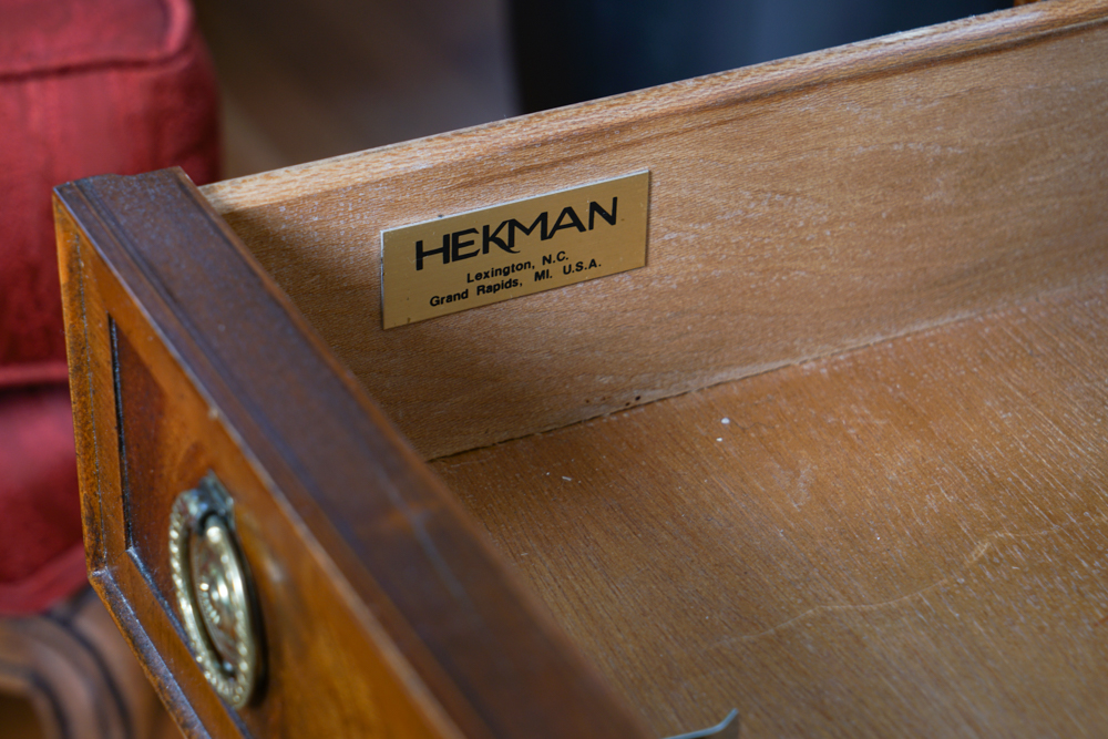 Vintage Hepplewhite Style Mahogany End Table by Hekman