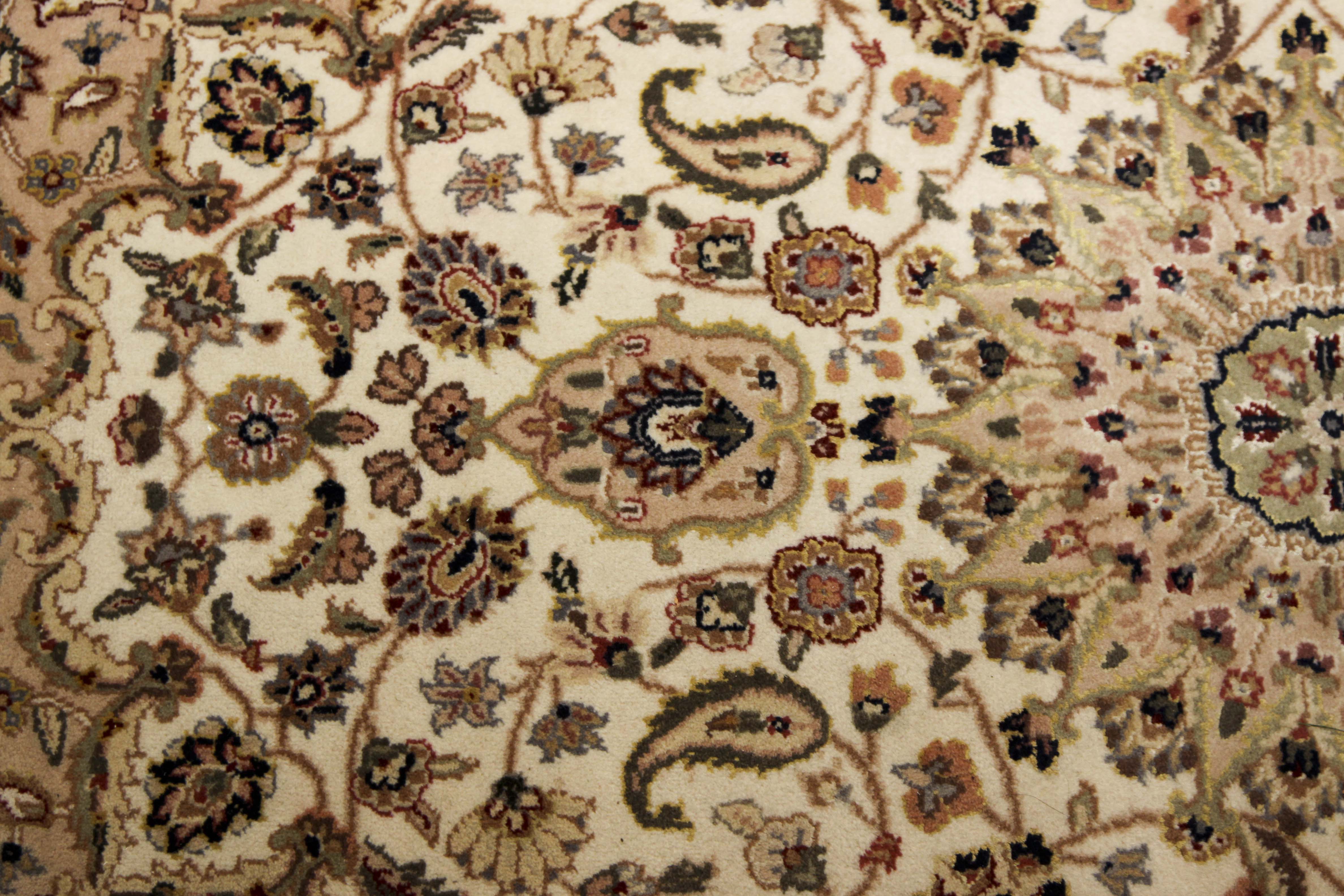 Handmade Persian-Style Floral Accent Rug