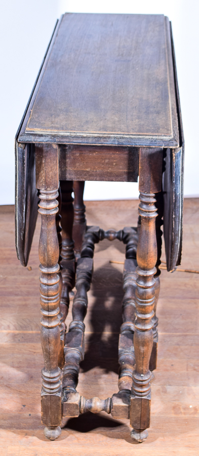 Vintage Drop Leaf Tabe