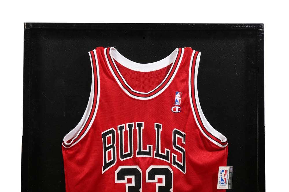 Framed and Signed Scottie Pippen "33" Chicago Bulls Basketball Jersey