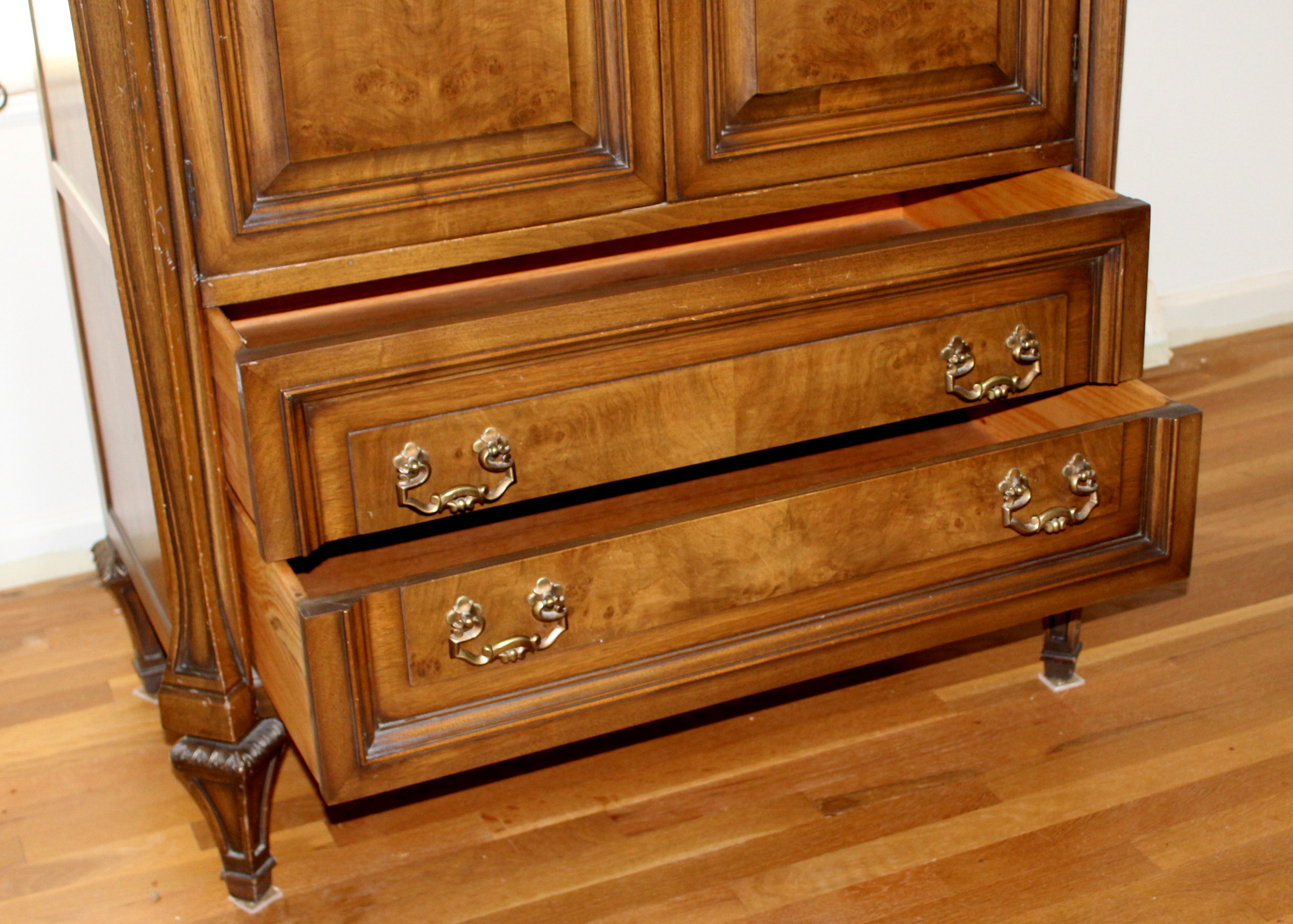 Romweber Furniture Armoire