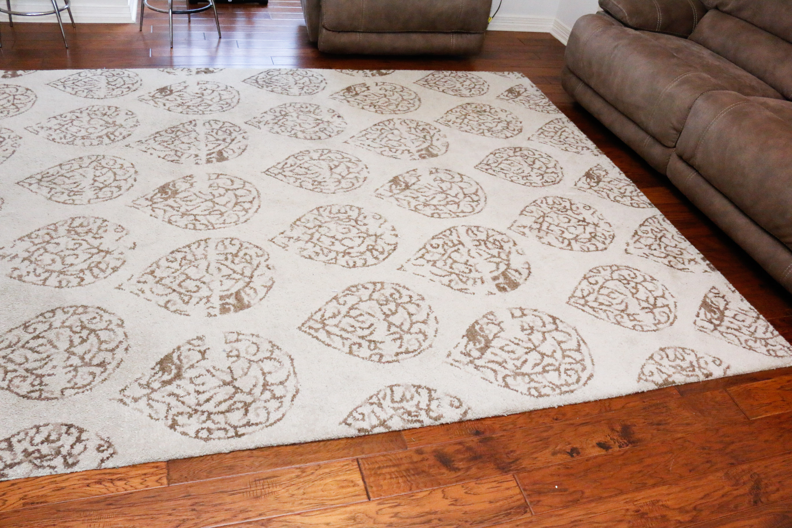 Large Pottery Barn "Teardrop Medallion" Wool Area Rug