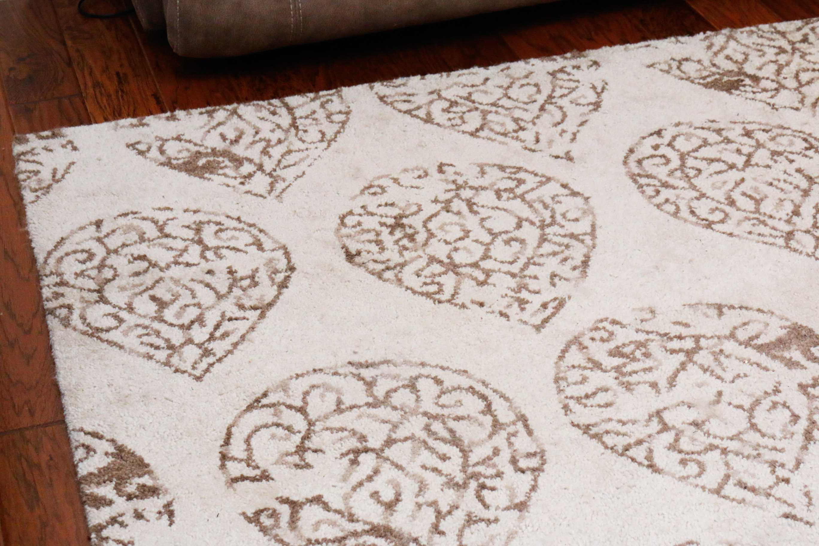 Large Pottery Barn "Teardrop Medallion" Wool Area Rug