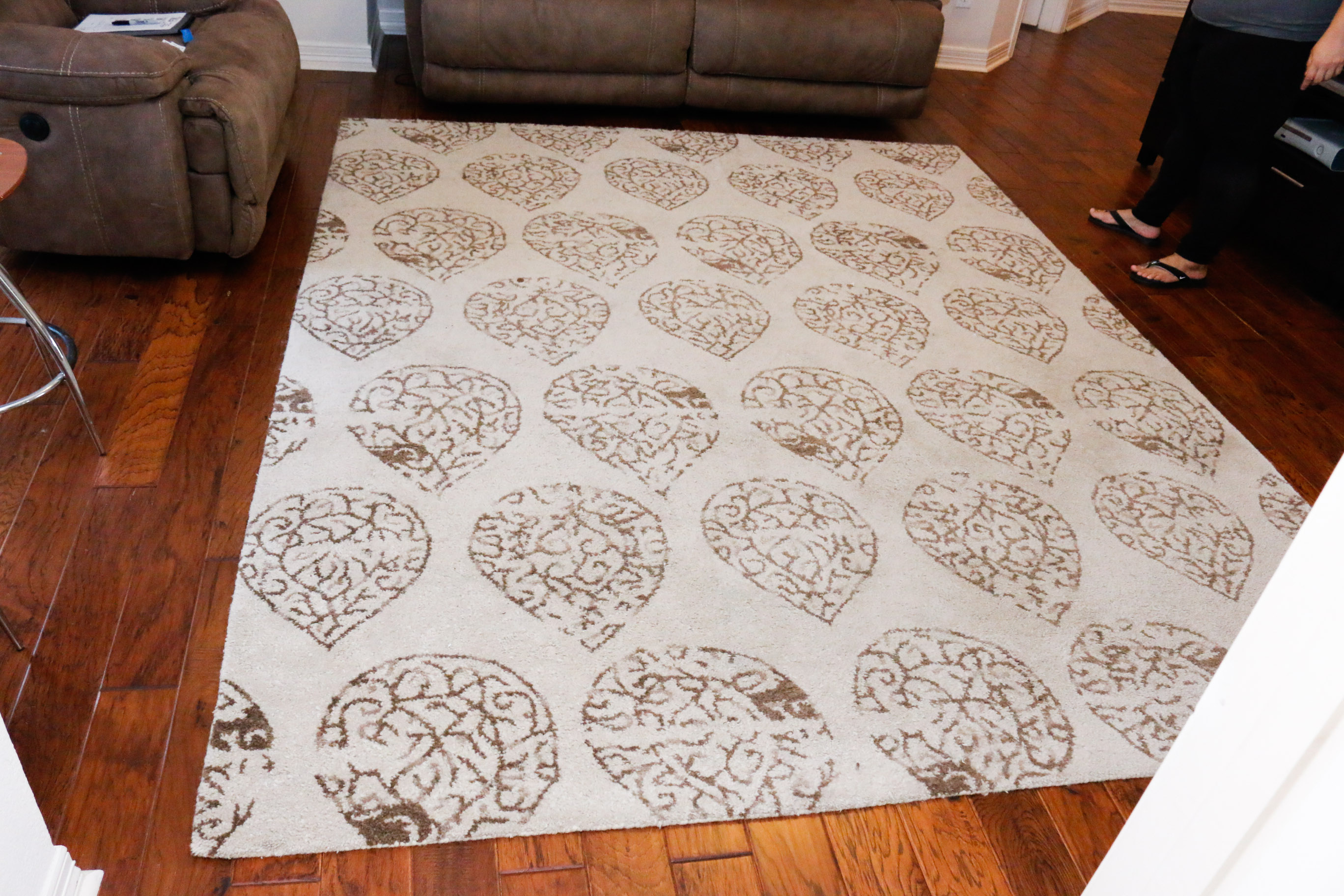 Large Pottery Barn "Teardrop Medallion" Wool Area Rug