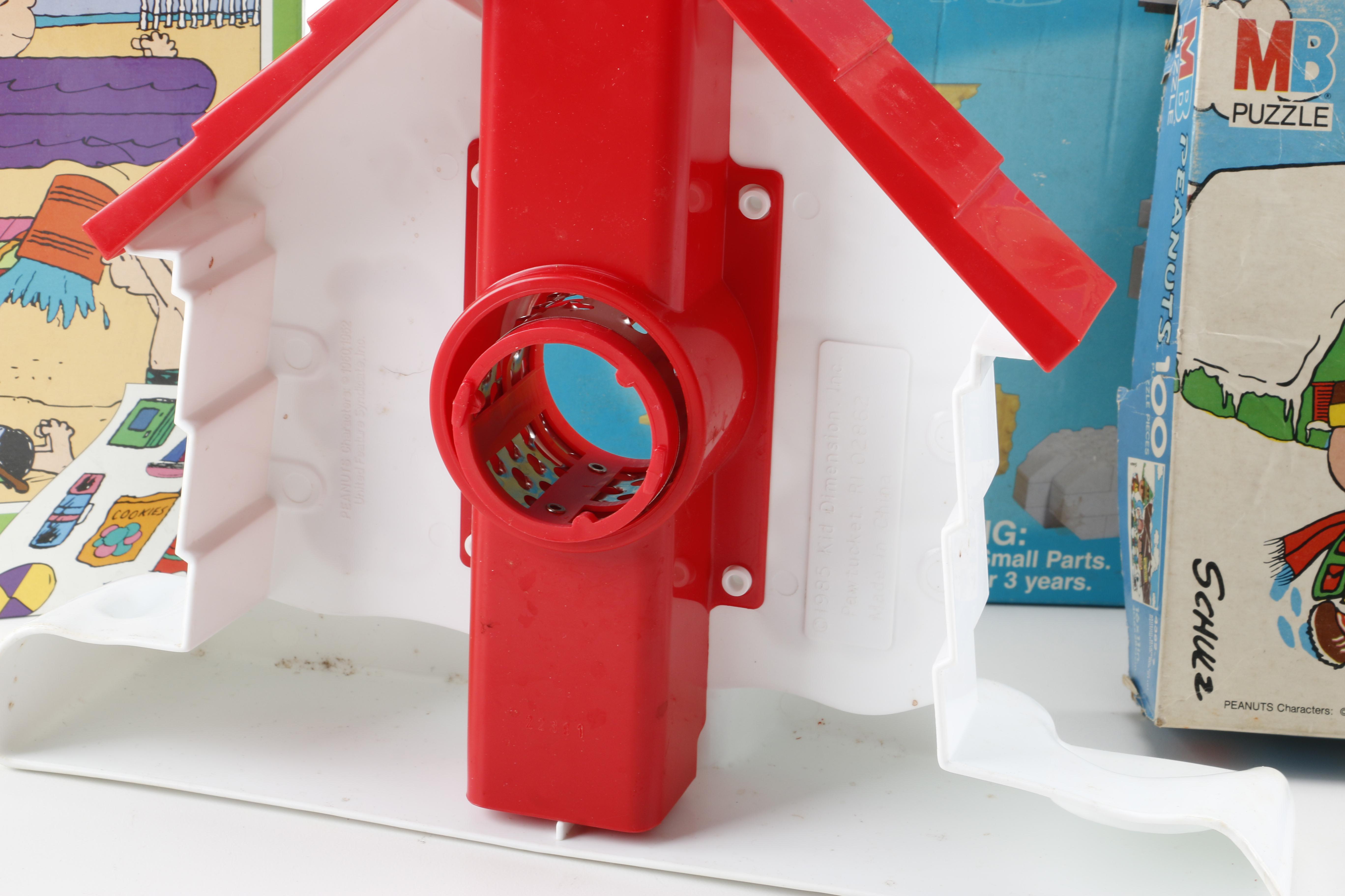 Peanuts Merchandise Including Sno-Cone Machine and Mega Bloks