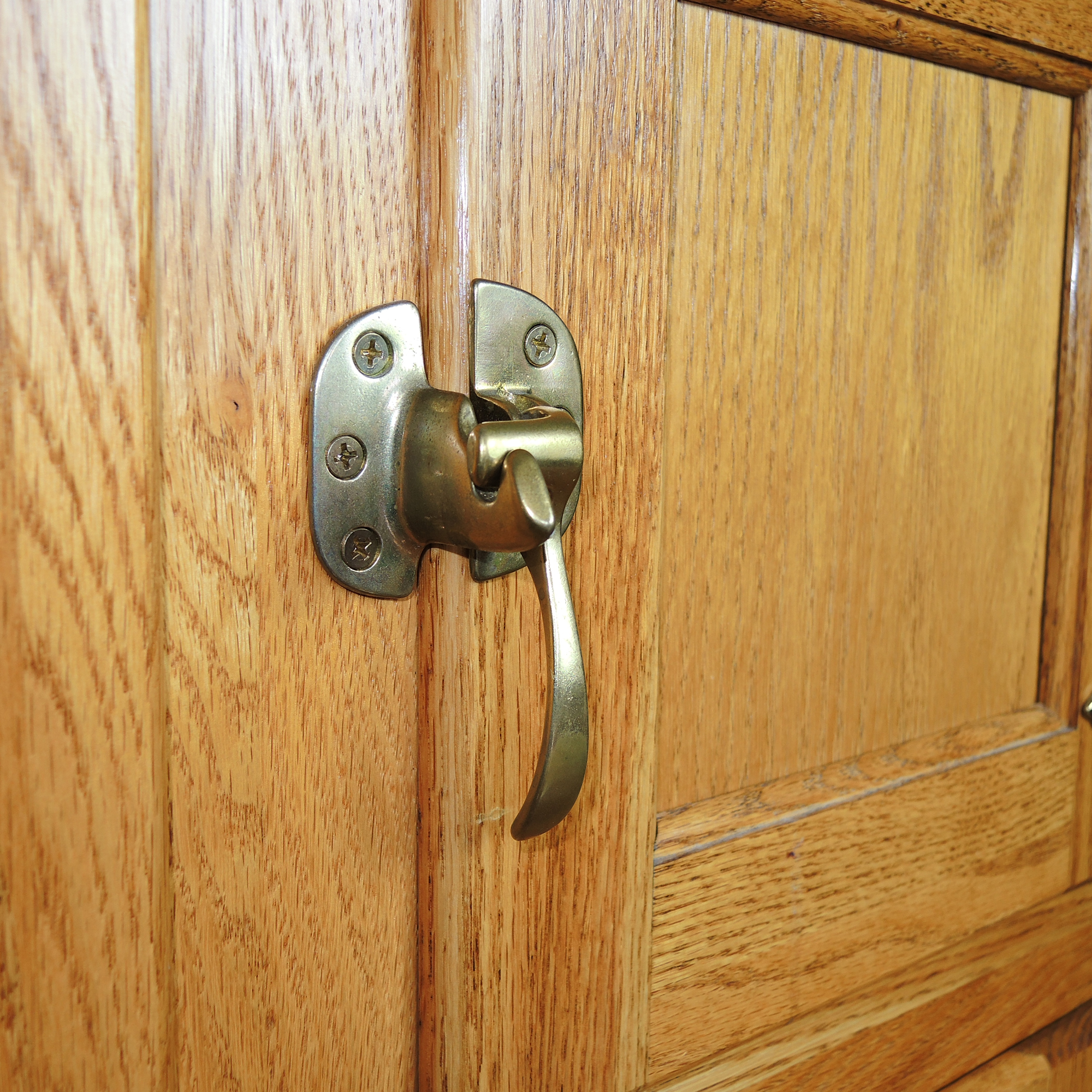 White Clad Oak Ice Chest Style Cabinet