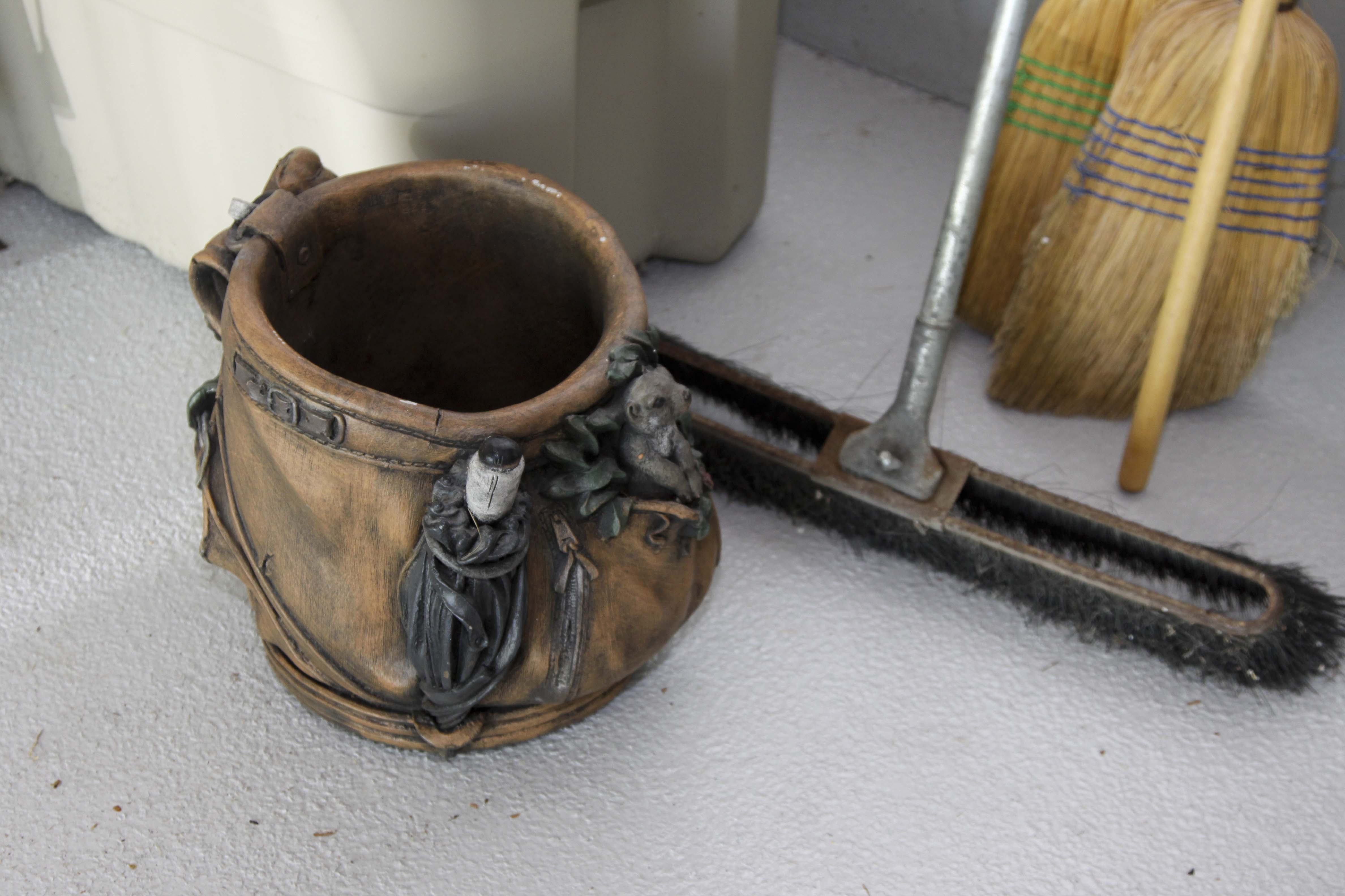 Large Garage Lot for the Lawn and Garden