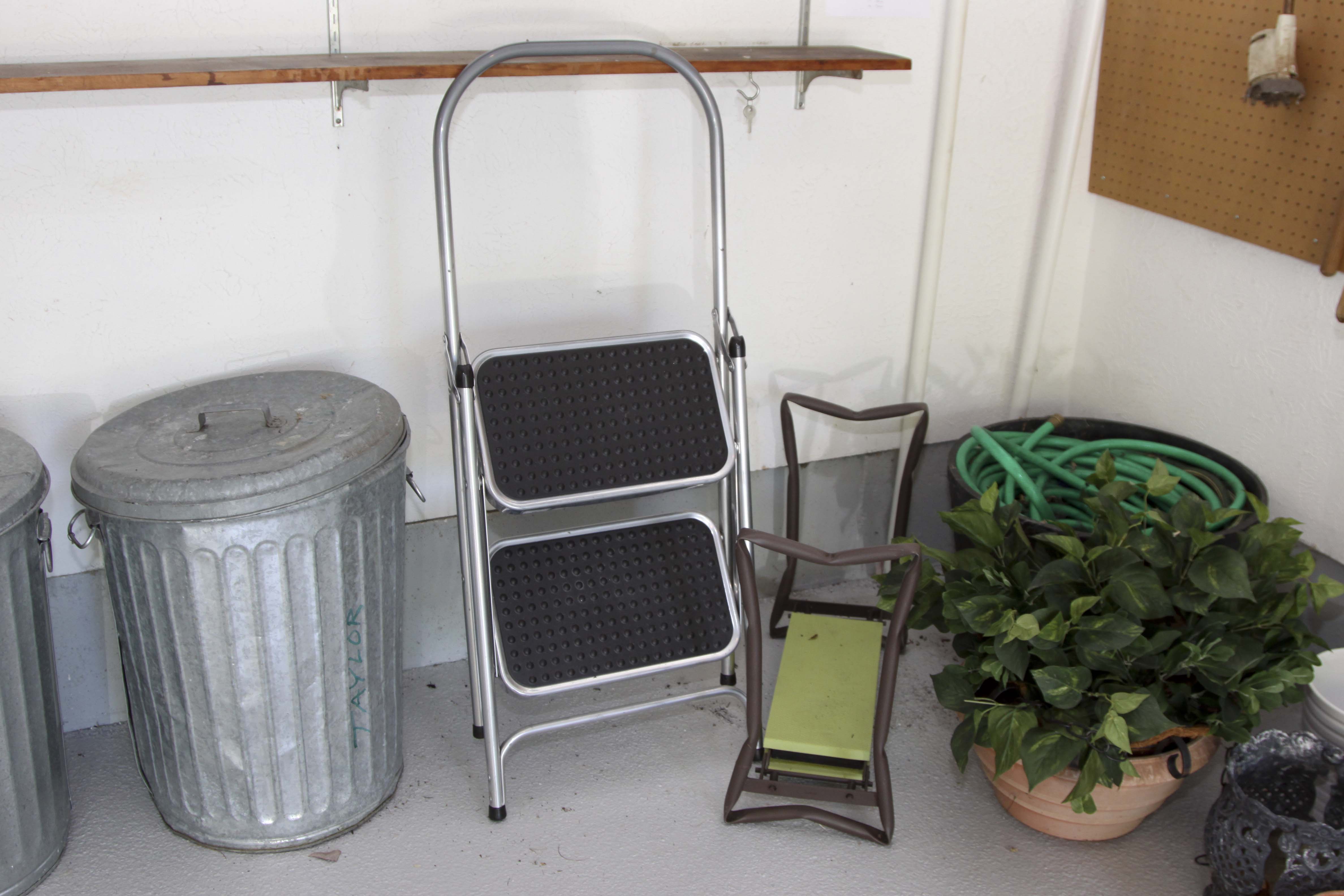 Large Garage Lot for the Lawn and Garden