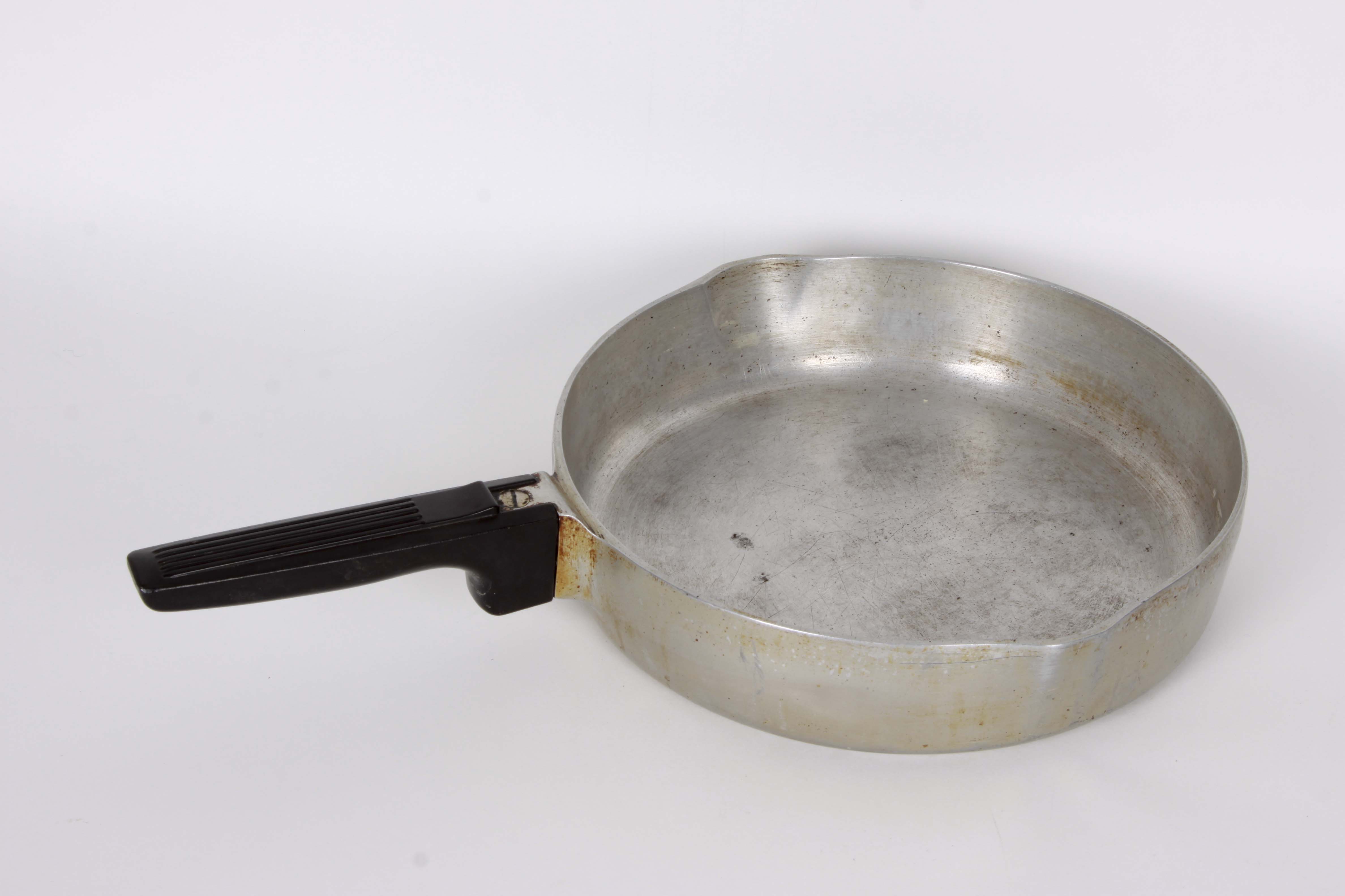 Three Vintage Wagner Ware Magnalite Pans