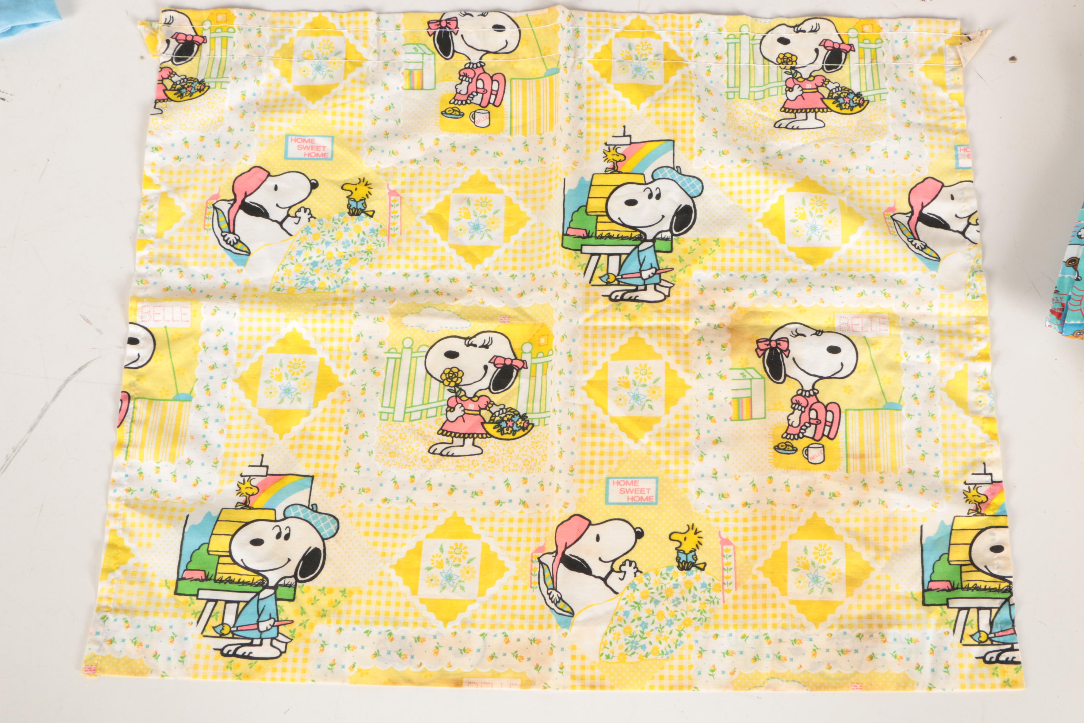 Assortment of Peanuts Cartoon Themed Linens