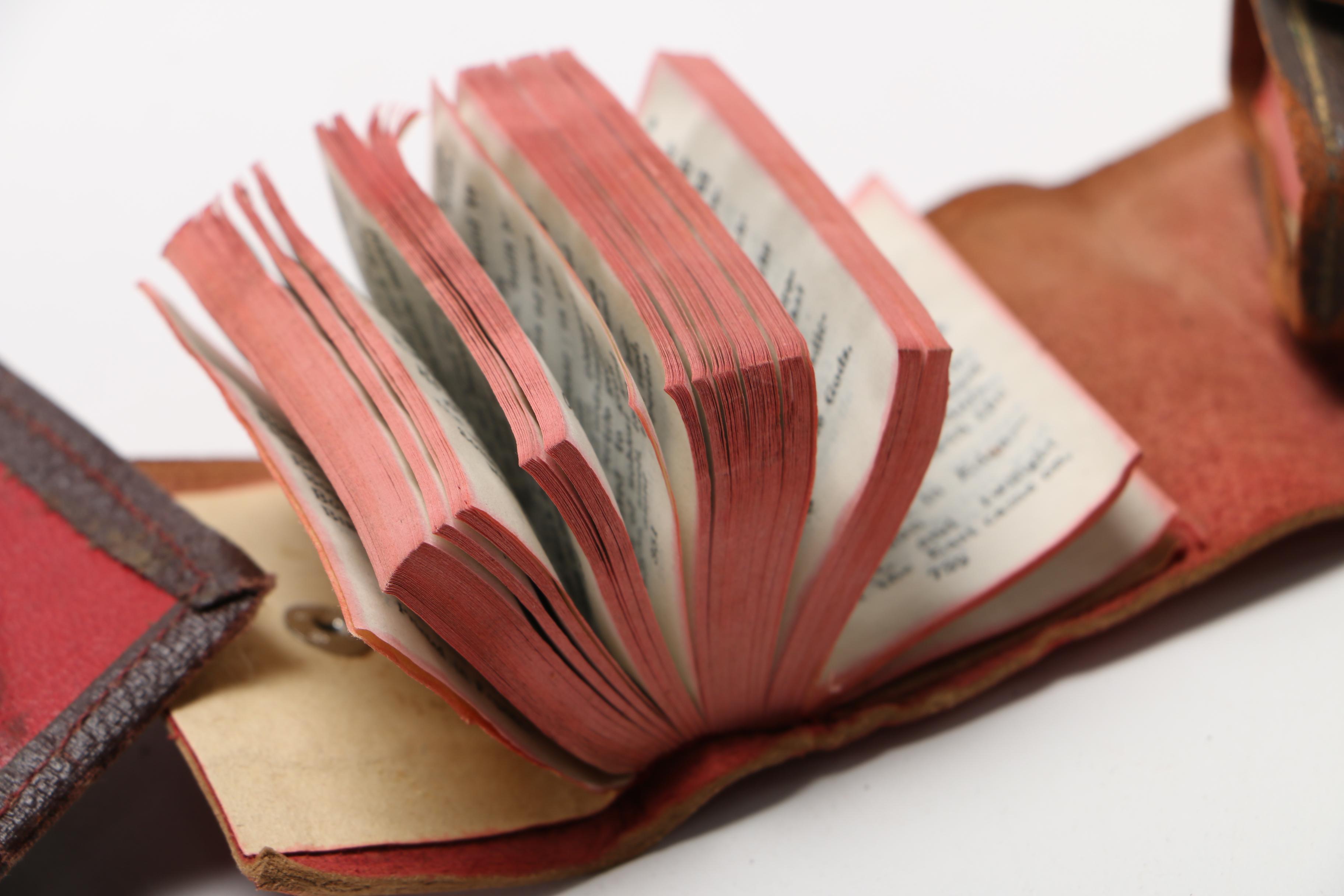 1920s "The Marvelous Miniature Library" in a Leather Wallet