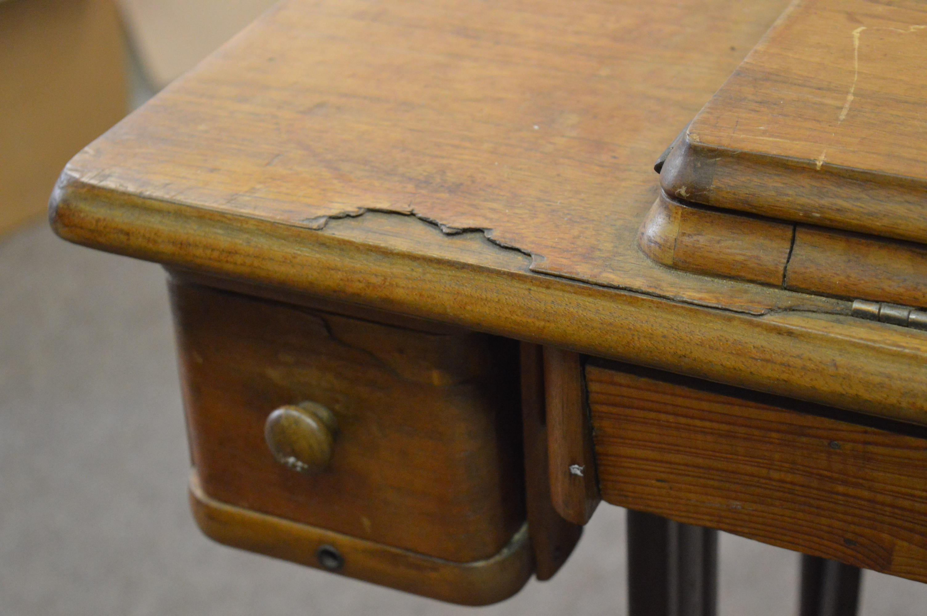 1928 Singer Sewing Machine and Table