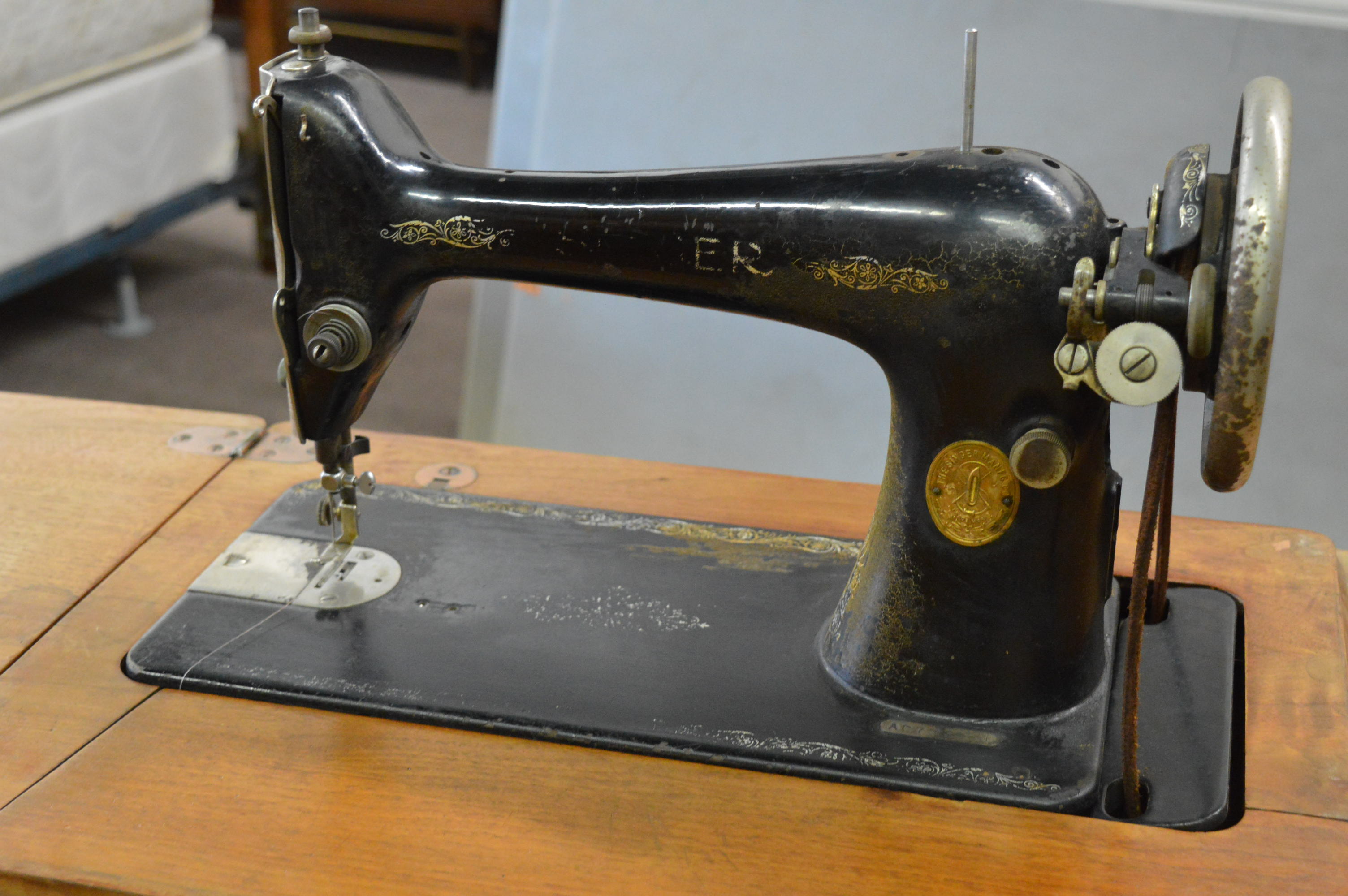 1928 Singer Sewing Machine and Table