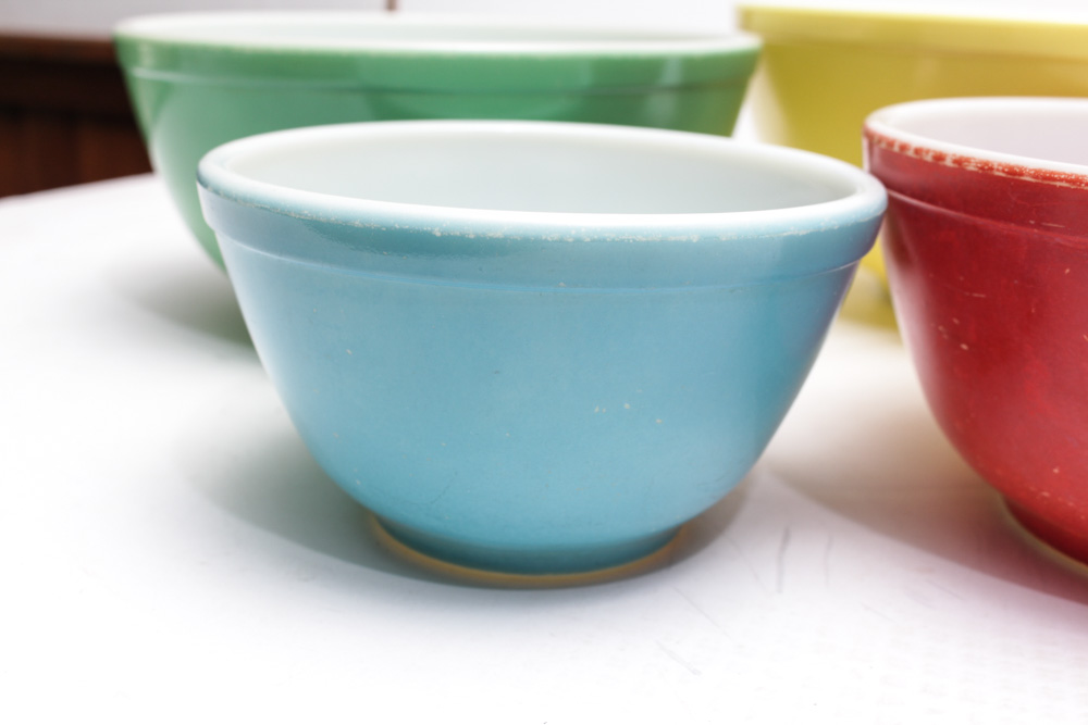 Vintage Pyrex Nesting Bowls