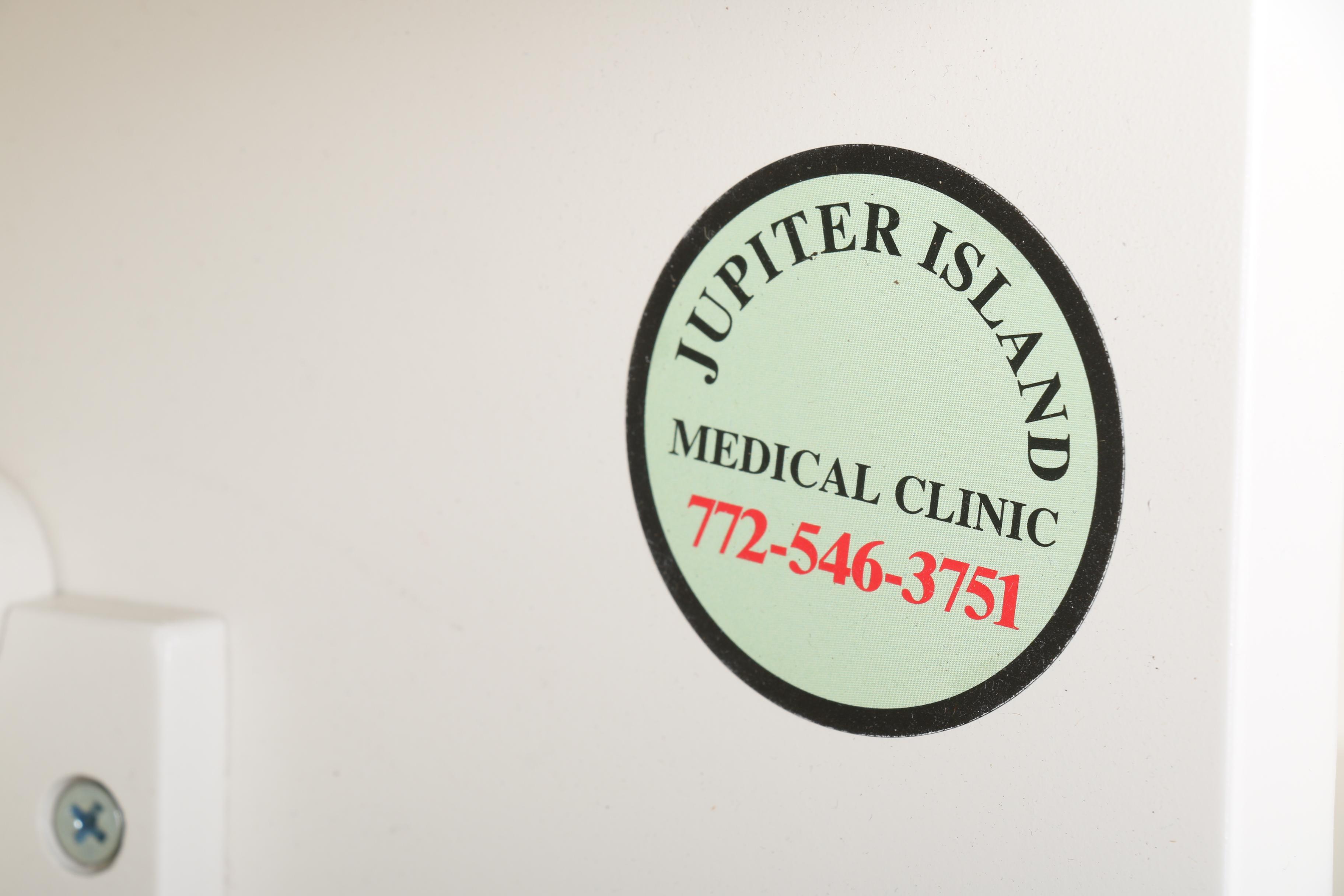 Desktop Organizer by Outlook International