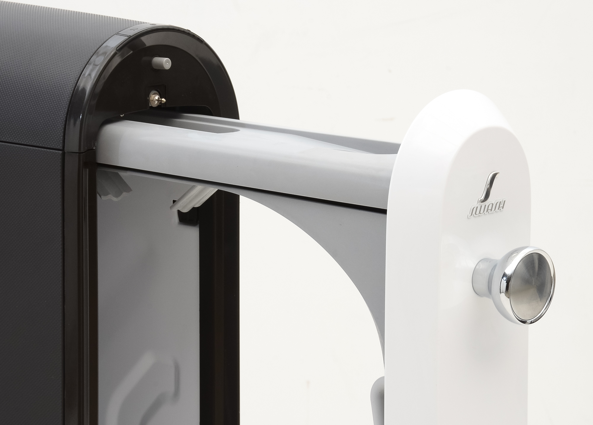 Whirlpool "Swash" Express Clothing Care with Accessories