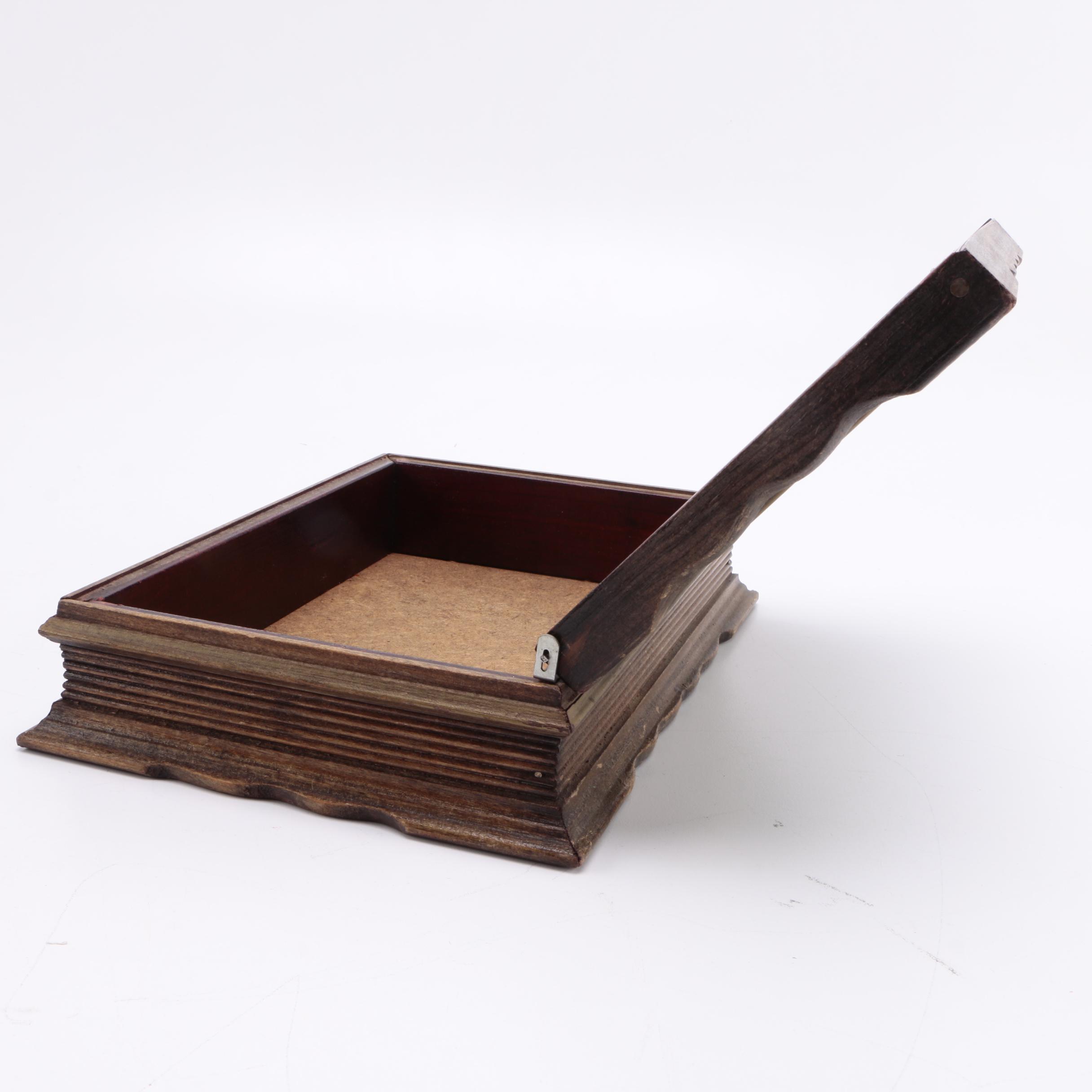 Llewyn Horse Ashtrays and Cigar Box