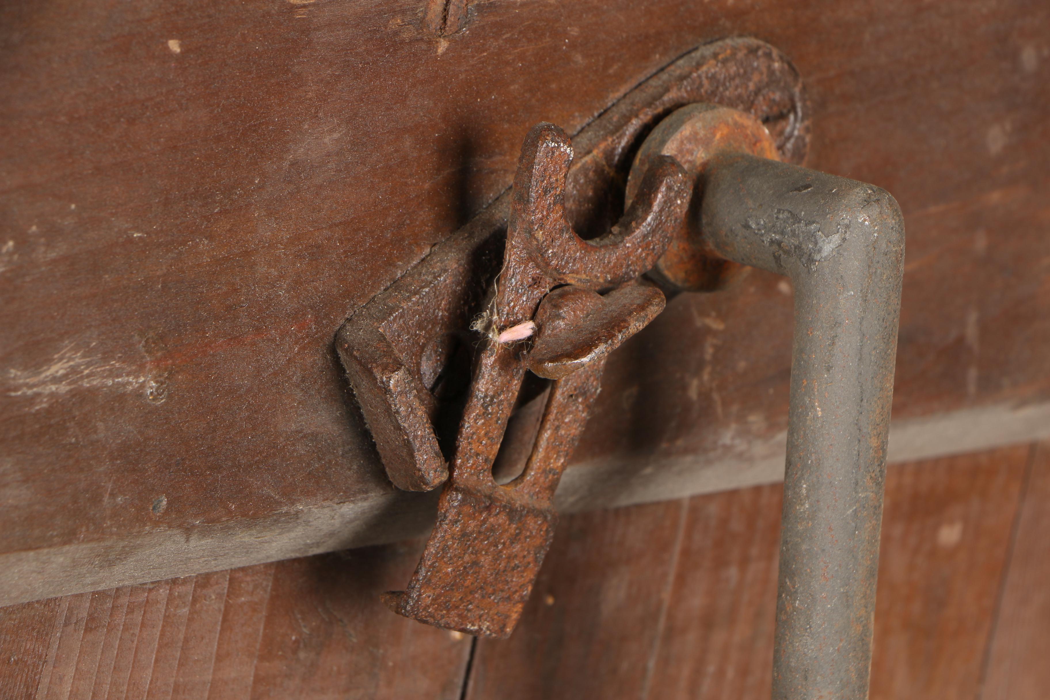*UNLISTABLE* Antique Hand-Operated Washing Machine