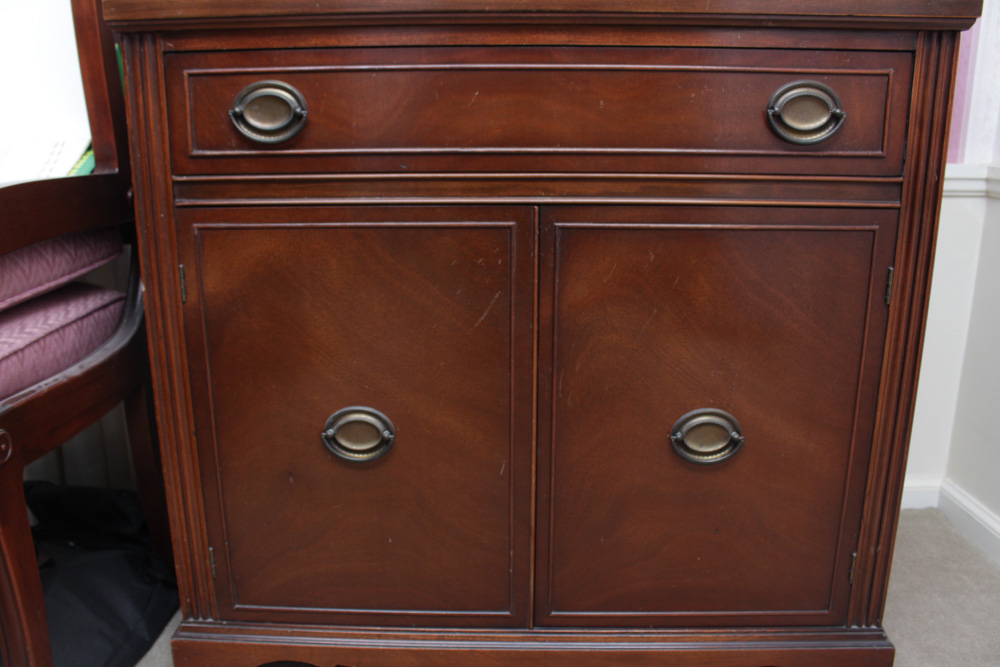 Vintage Hepplewhite Wooden China Cabinet