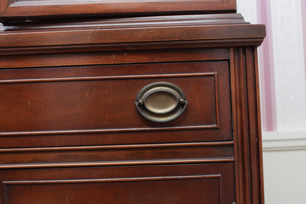 Vintage Hepplewhite Wooden China Cabinet